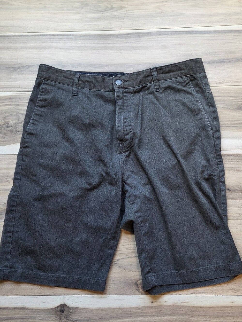 Volcom Men's Gray Chino Walk Shorts Size 34 Casual Skate Surf Shorts